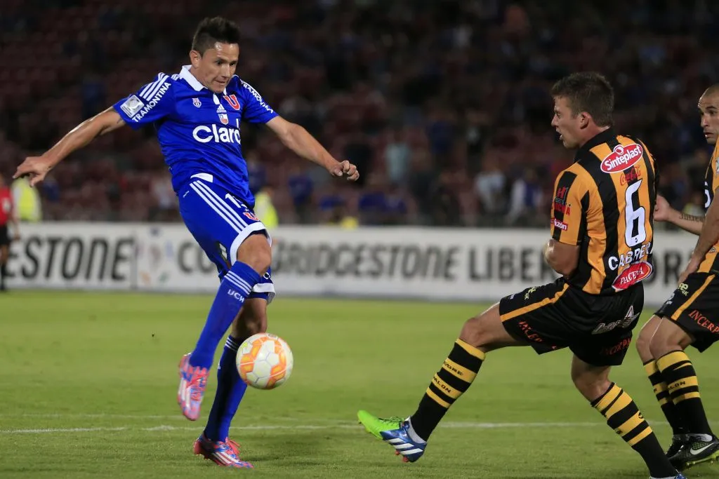 Gustavo Canales anotó el 3-1 ante The Strongest en 2015. Imagen: Photosport