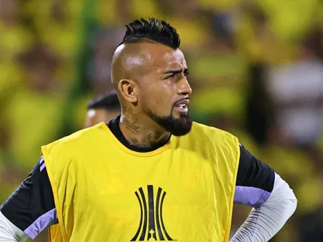 “Solo 7 horas de vuelo”: Vidal comparte el infierno de Colo Colo