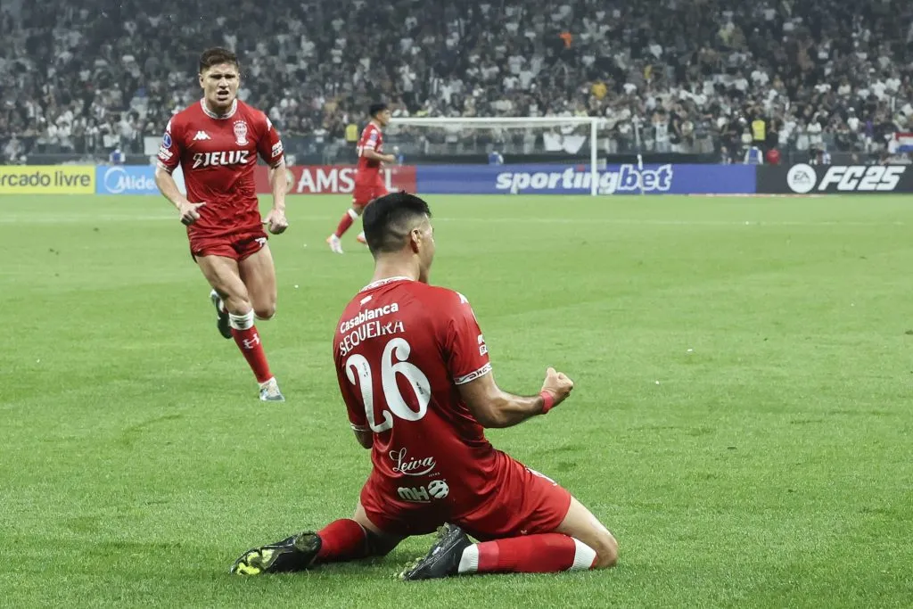 Leonardo Gil fue de las buenas figuras en el triunfo de Huracán en su debut en la Copa Sudamericana 2025. | Foto: Getty Images.
