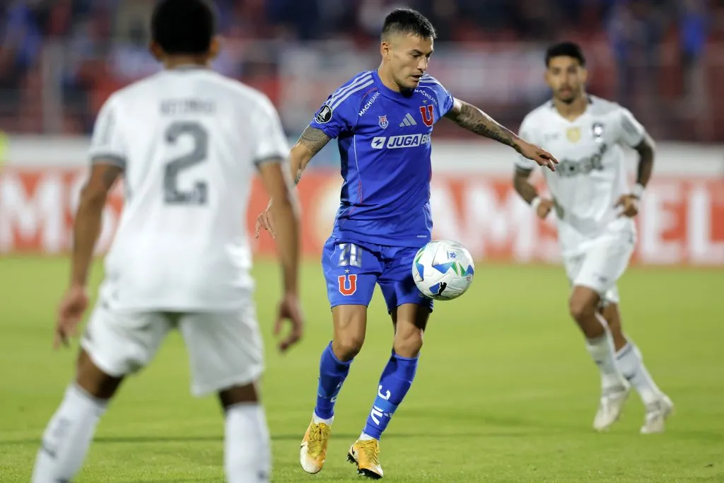 Charles Aránguiz demostró que está hecho a la medida para está clase de partidos.