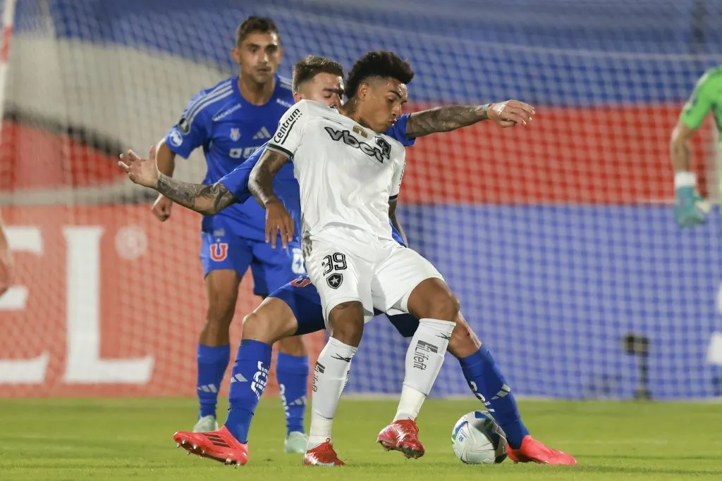 Igor Jesús no brilló en el Estadio Nacional y terminó expulsado.