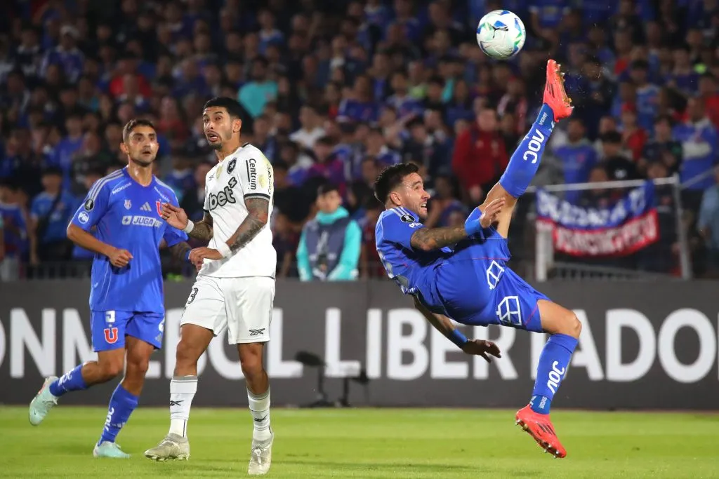 Matías Zaldivia fue un murallón en la U ante Botafogo. Foto: Jonnathan Oyarzun/Photosport