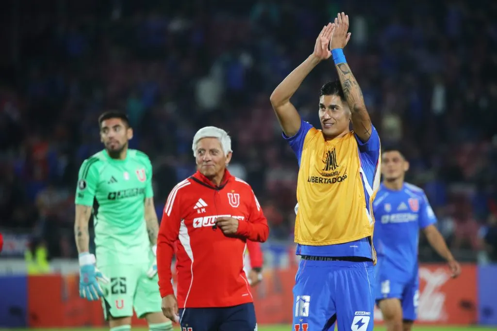 Matías Sepúlveda aplaude la victoria de la U de Chile ante Botafogo. (Jonnathan Oyarzun/Photosport).