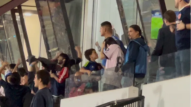 Emilia Dides se llevó las miradas de los hinchas de la U.