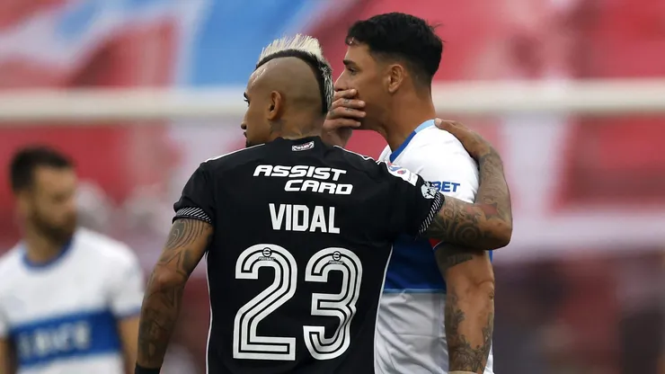 Universidad Católica y Colo Colo tienen un duelo pendiente por la Liga de Primera.