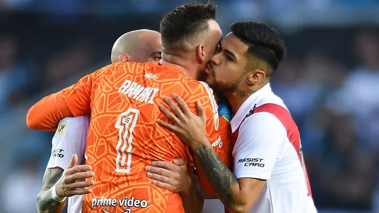 Franco Armani celebró los méritos de Paulo Díaz en el gol de River.