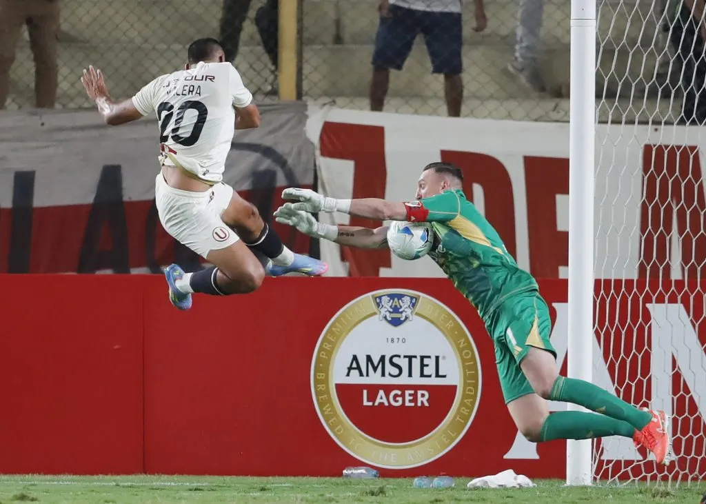 El achique de Franco Armani en Perú. (Daniel Apuy/Getty Images).