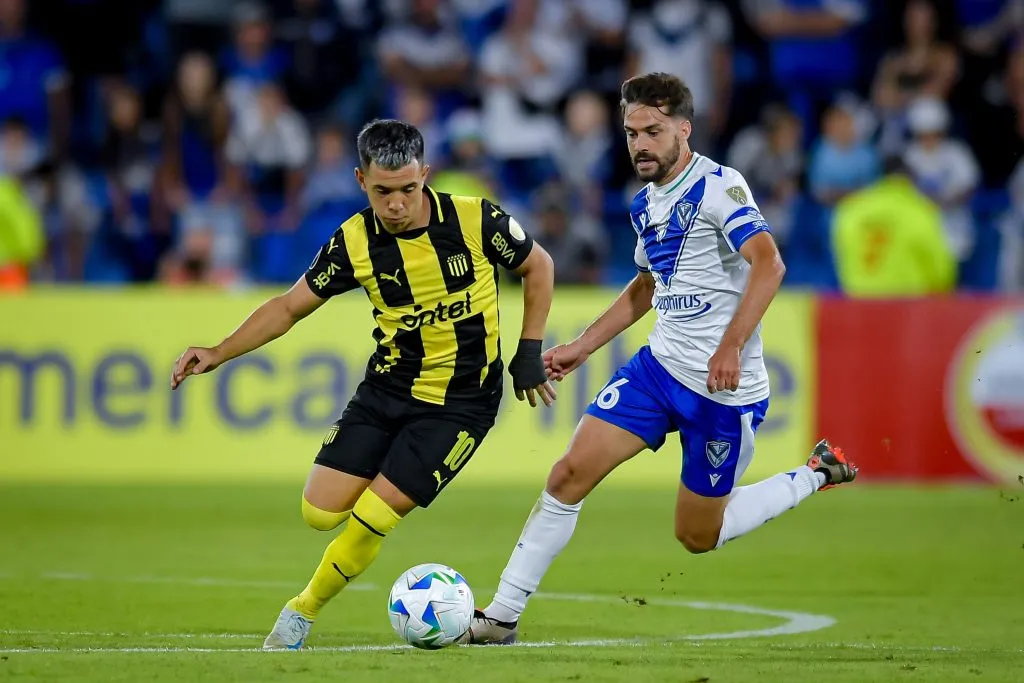 Agustín Bouzat fue importante para Vélez ante el cuadro Carbonero. (Marcelo Endelli/Getty Images).