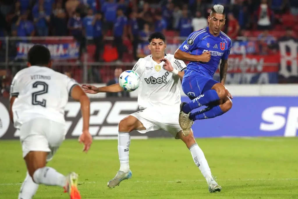 Leandro Fernández contra Botafogo: bajito, amarilla y cambio.