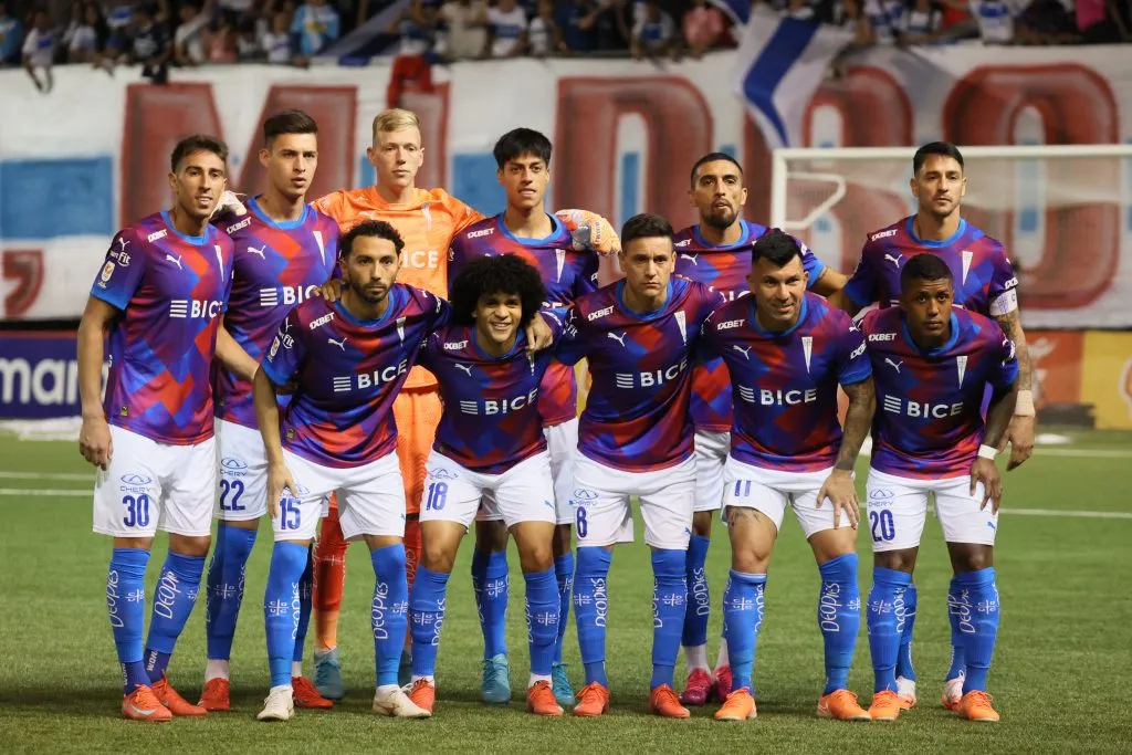 La Católica estrena su tercera camiseta. (Foro: Photosport)