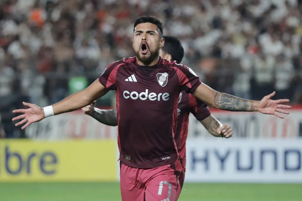 Paulo Díaz y el anillo de la polémica. (Photo by Daniel Apuy/Getty Images)