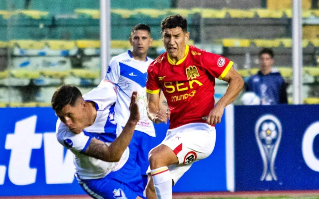 Los hispanos no pudieron asegurar la victoria a pesar de abrir la cuenta sobre el final en La Paz. | Foto: Unión Española.