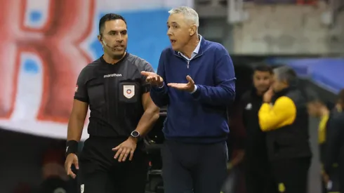 Tiago Nunes tambalea en la banca de Católica