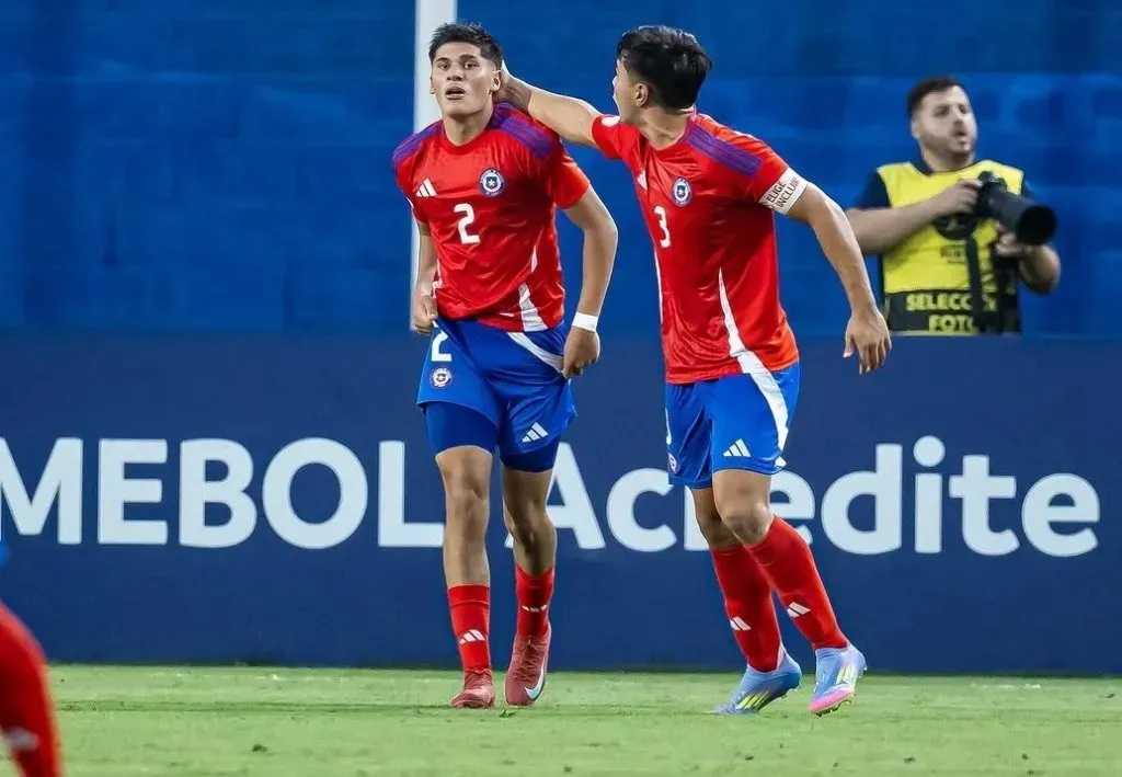 Martín Jiménez (2) es una de las figuras de Chile: Foto: FFCH