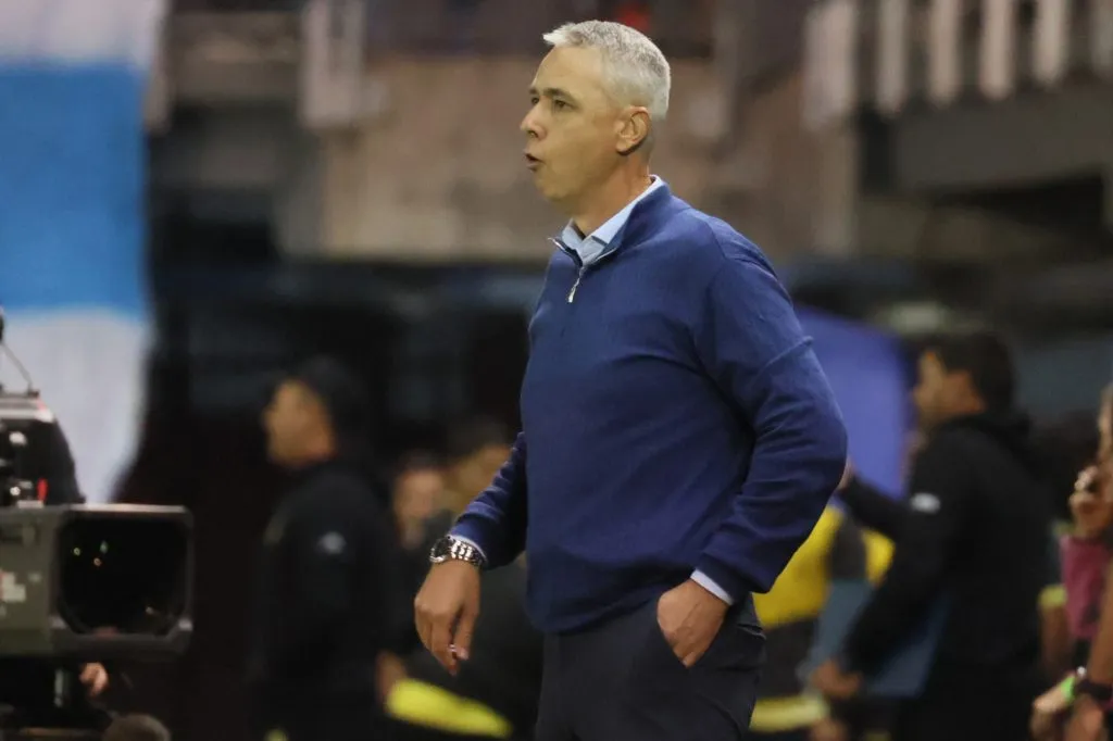 Tiago Nunes lleva 39 partidos al mando de Universidad Católica, donde registra 17 triunfos, nueve empates y 13 derrotas. | Foto: Photosport.