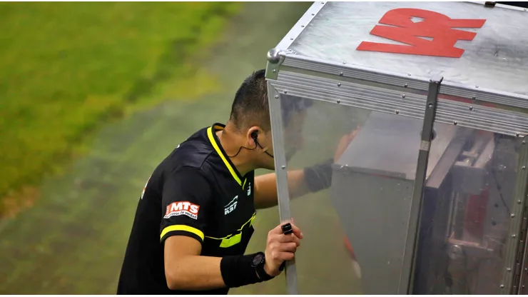 Los árbitros y jugadores tienen prohibido apostar.
