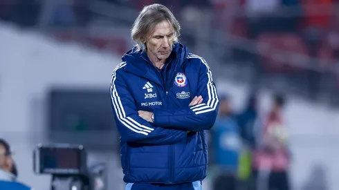 Ricardo Gareca sigue recibiendo duras críticas por no querer renunciar a Chile.