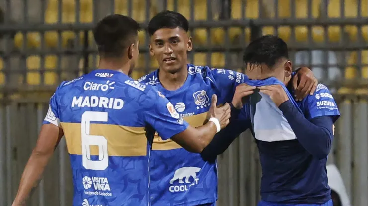 El zurdo mezcló su lucidez con el talento y marcó un inusual tanto en la Copa Chile.