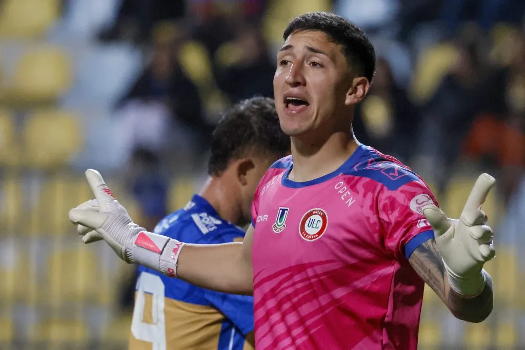 Jorge Peña reclamó desesperadamente una falta que nunca sancionaron. (Andres Pina/Photosport).