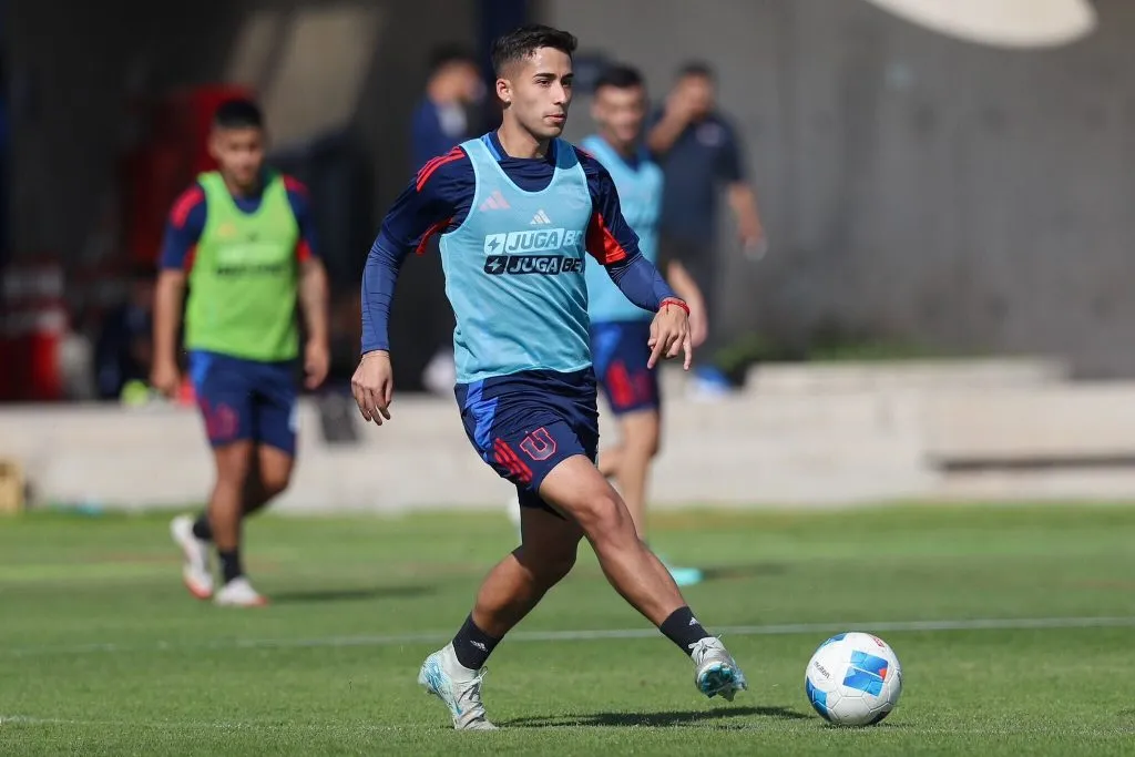 Lucas Assadi será titular en U de Chile vs Magallanes. Foto: U de Chile