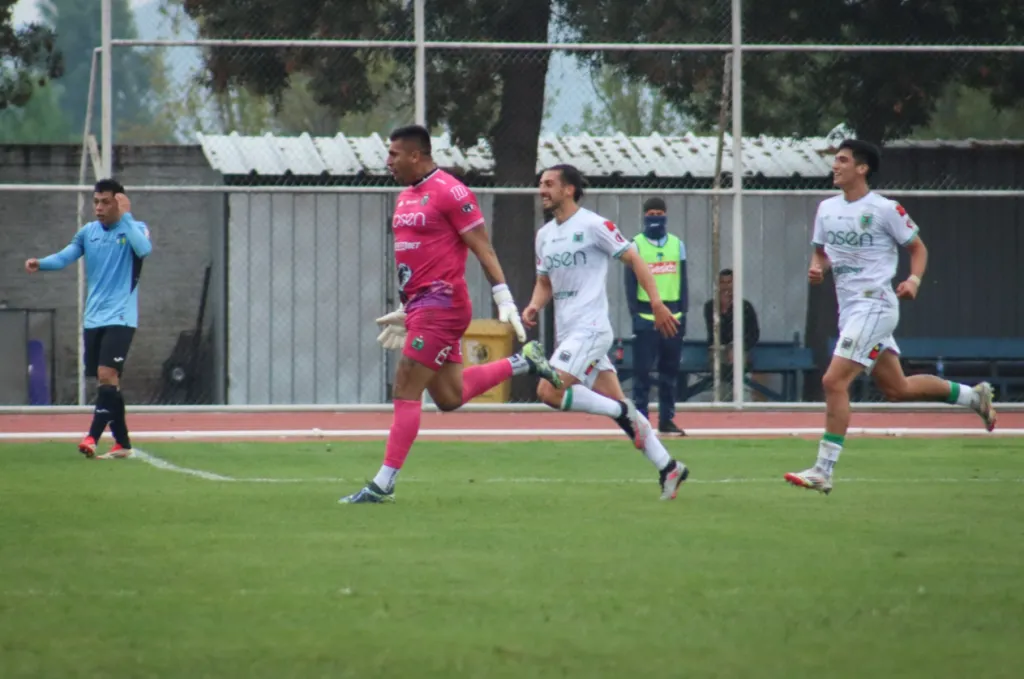 Así celebró Yerko Urra otro gol que anota en Deportes Temuco. (Foto: Mathias Hermosilla | En El Camarín).