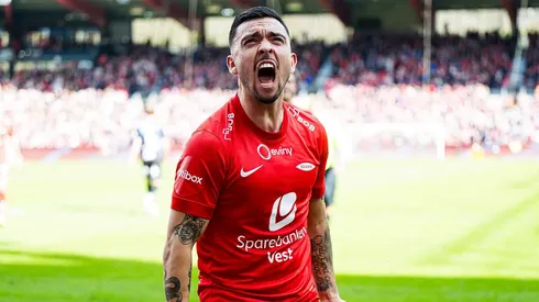 Niklas Castro no para de romper redes en Europa y Ricardo Gareca ni lo mira.