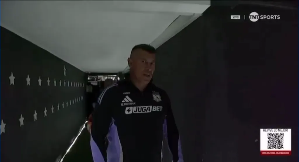 Almirón molesto con TNT Sports al final del partido pide sacar la cámara
