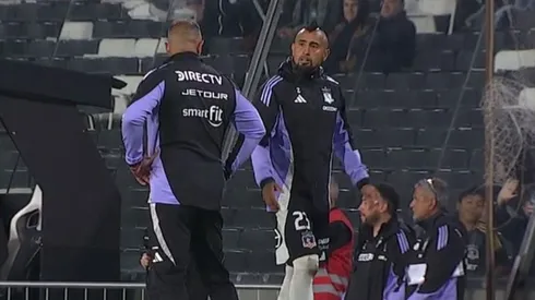 Almirón tuvo una noche de varias divergencias. Entre ellas con Arturo Vidal.