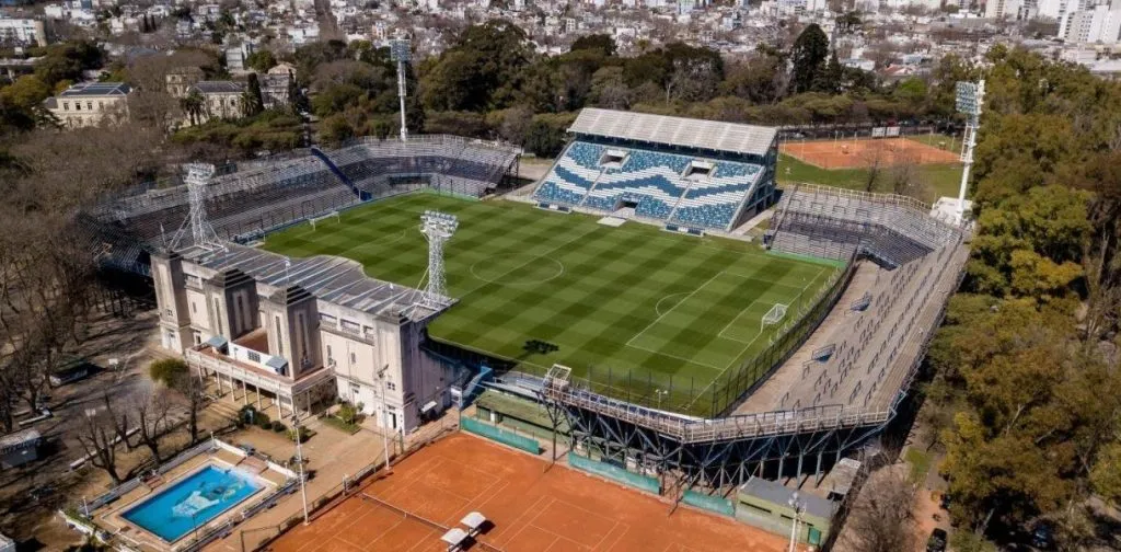 Universidad de Chile entrenará esta tarde en el Estadio El Boque de Gimnasia, el clásico rival de Estudiantes. | Foto: Archivo.