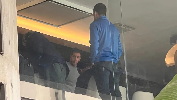 Michael Clark y una gran delegación de Azul Azul acompaña a la U en Argentina.