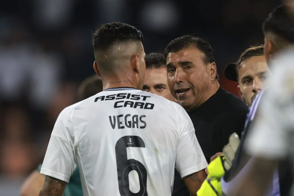 Héctor Robles terminó molesto por lo que le dijo Jorge Almirón tras el empate entre Colo Colo y Santiago Wanderers. | Foto: Photosport.