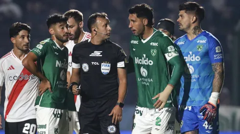 Se vistió de centrodelantero para amargar a River Plate.
