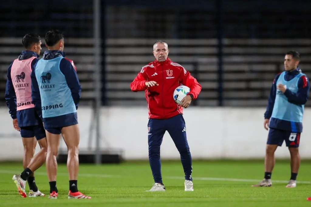 Gustavo Álvarez resolvió las últimas dudas antes del duelo ante Estudiantes. FOTO: U de Chile.