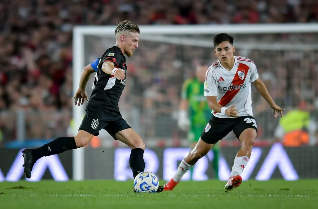 Santiago Ascacíbar en acción ante River Plate de Argentina. (Marcelo Endelli/Getty Images).