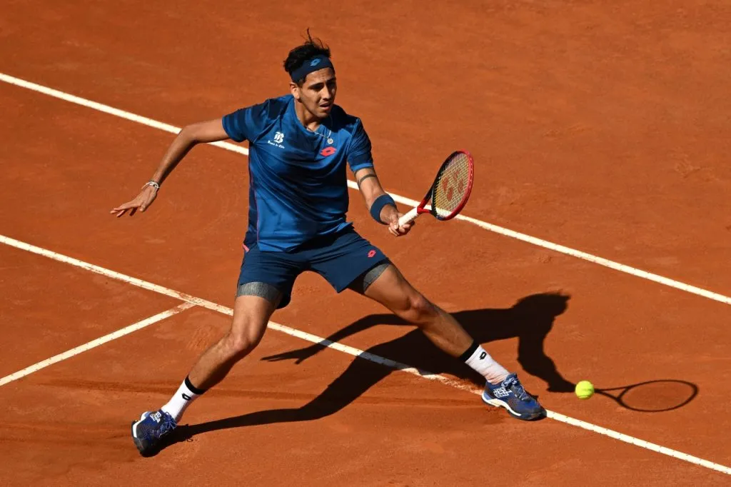 Alejandro Tabilo buscará repetir lo que hizo con Novak Djokovic en Roma 2024 (Getty Images)