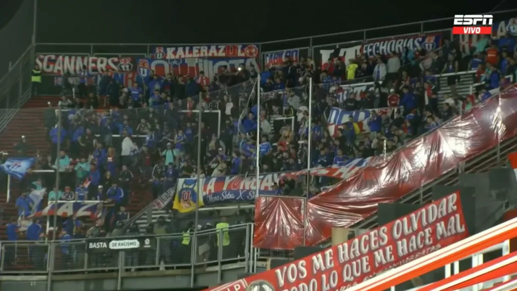 Los hinchas comienzan a copar su sector del estadio UNO de La Plata. Foto: ESPN.