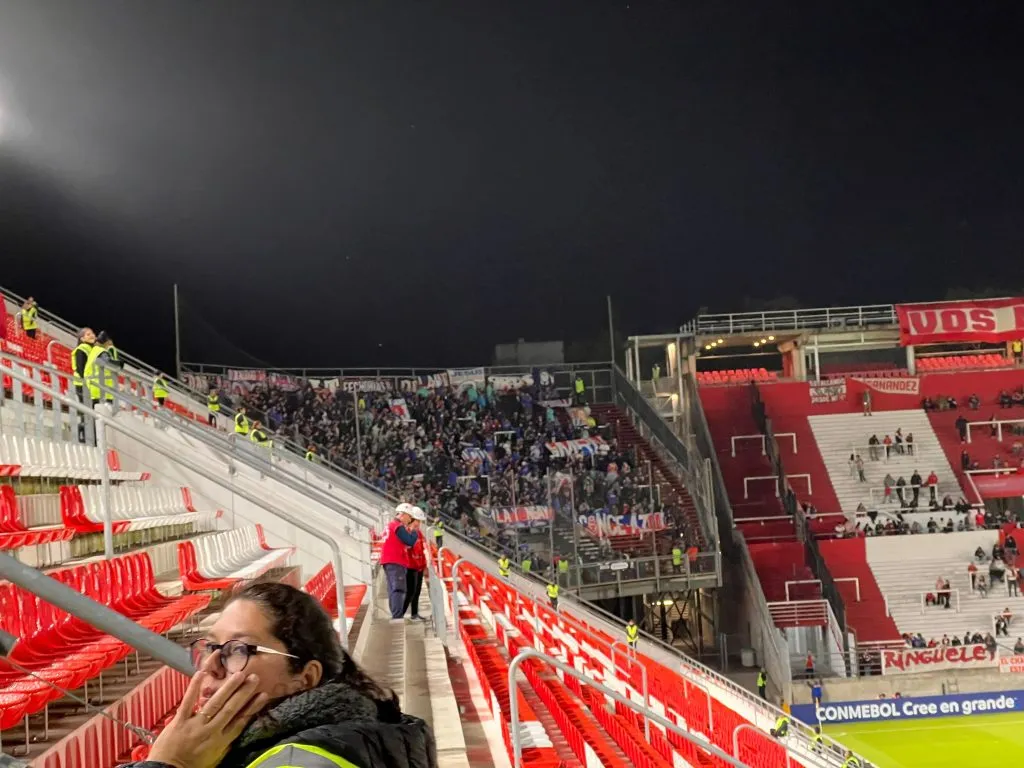 Desde otro de los puntos del estadio UNO, así se aprecia la presencia de los hinchas de la U. Foto: Cristian Fajardo/Redgol.