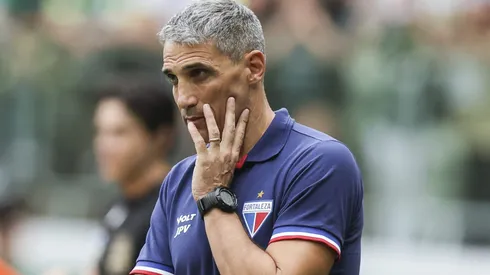 Juan Pablo Vojvoda sufre con varias dudas en Fortaleza para el partido con Colo Colo.