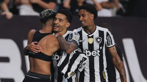 Botafogo se acordó de ganar y mete presión a Universidad de Chile.