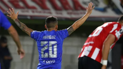 Charles Aránguiz anotó el gol con el que se igualó el partido de Universidad de Chile a Estudiantes.