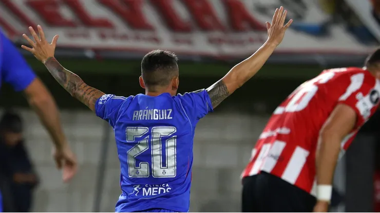 Charles Aránguiz anotó el gol con el que se igualó el partido de Universidad de Chile a Estudiantes.