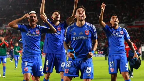 Los festejos azules tras derrotar a Estudiantes: Colo Colo a la vista.