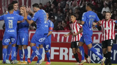Estudiantes de La Plata perdió ante Universidad de Chile en el estadio Jorge Luis Hirschi.