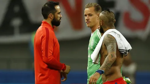 Claudio Bravo, Arturo Vidal y Marc-André ter Stegen en la final de la Copa Confederaciones 2017.