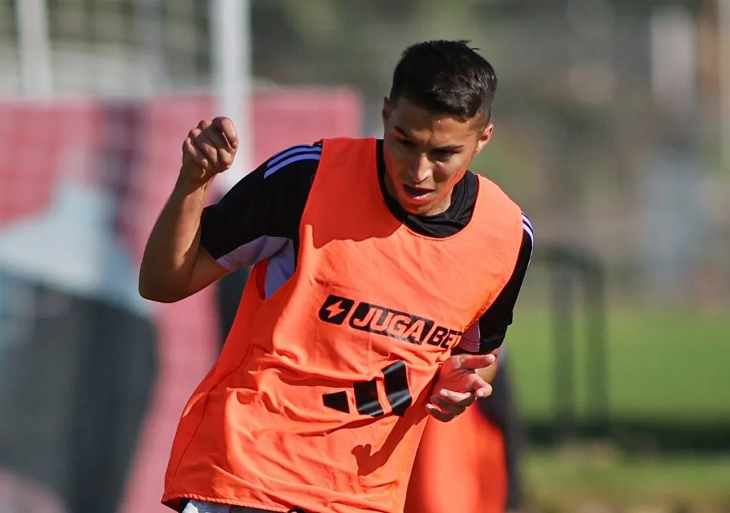 Jonathan Villagra está comenzando a ser tomado en cuenta en Colo Colo en el puesto de volante central. | Foto: Colo Colo. 