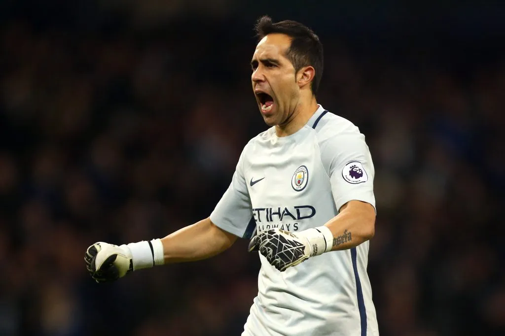 Claudio Bravo en el Manchester City. Jugó cuatro temporadas y después fue al Betis. (Firosport/Photosport).