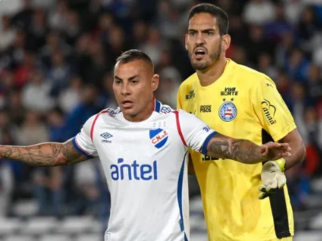 Eduardo Vargas vive su noche más terrible en Nacional de Uruguay