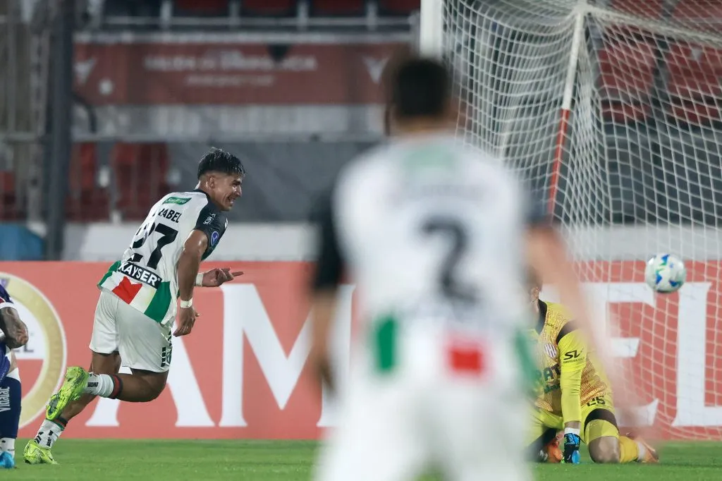 Junior Marabel tras anotarle un gol a Unión Santa Fe. (Felipe Zanca/Photosport).