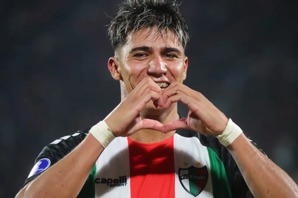 Junior Marabel y una de las muestras de alegría tras marcarle a Unión Santa Fe. (Jonnathan Oyarzun/Photosport).