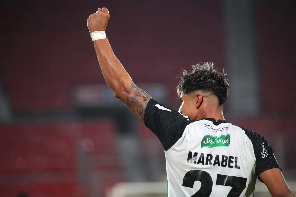 Junior Marabel buscó el gol hasta que lo encontró muy cerca del pitazo final. (Jonnathan Oyarzun/Photosport).